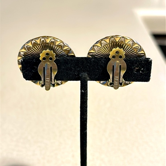 Vintage Lisner gold tone clip on smokey black center two rows rhinestones (755) - Picture 2 of 6